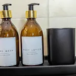 Bella Luna Luxury - Chic In Historic Square *