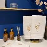 Bella Luna Luxury - Chic In Historic Square *
