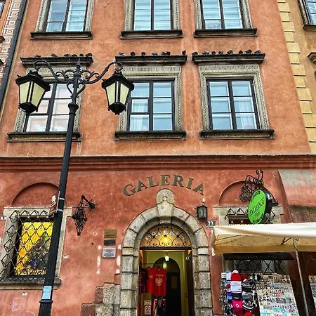 Bella Luna Luxury - Chic In Historic Square Apartment