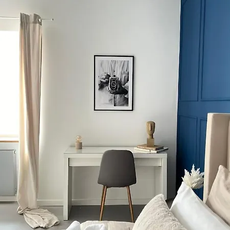 Bella Luna Luxury - Chic In Historic Square Apartment