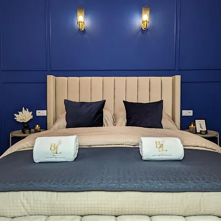 Bella Luna Luxury - Chic In Historic Square