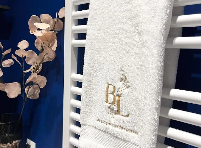 Bella Luna Luxury - Chic In Historic Square