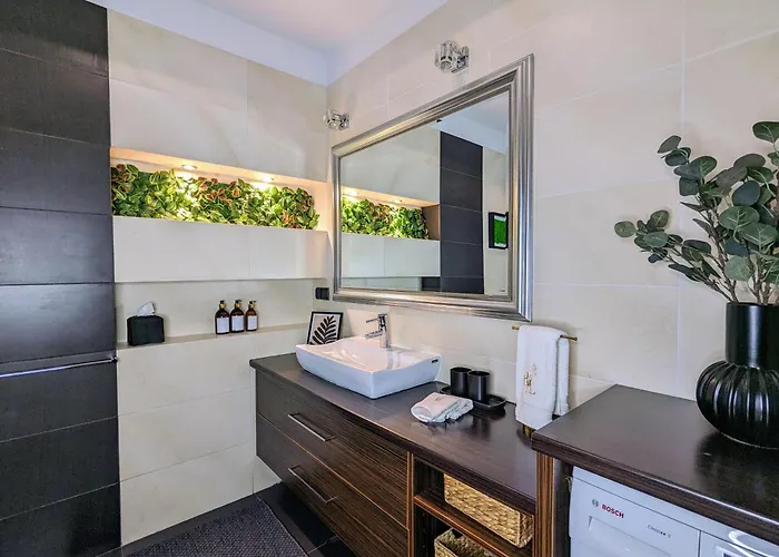 Bella Luna Luxury - Chic In Historic Square Apartamento