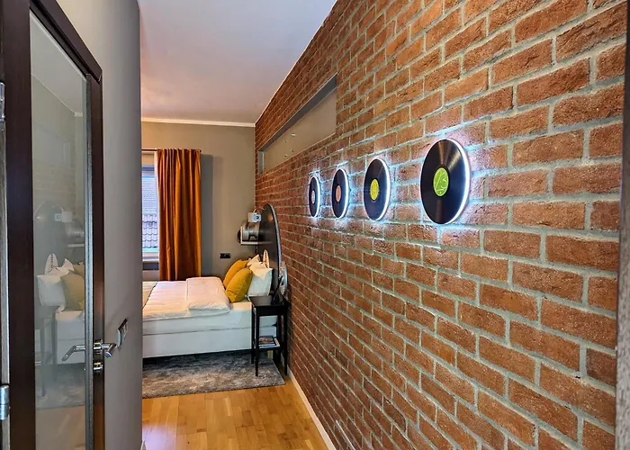 Bella Luna Luxury - Chic In Historic Square