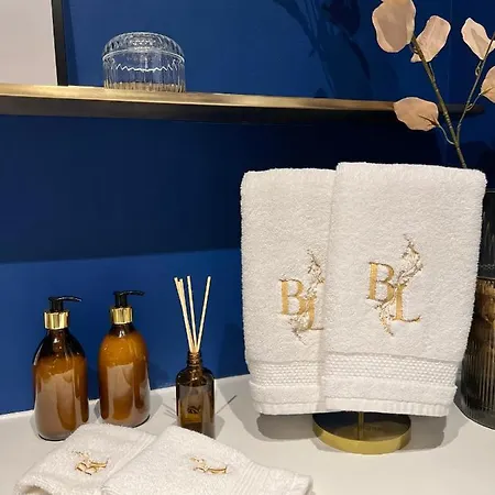 Bella Luna Luxury - Chic In Historic Square *