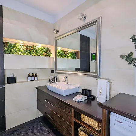 Bella Luna Luxury - Chic In Historic Square Apartamento