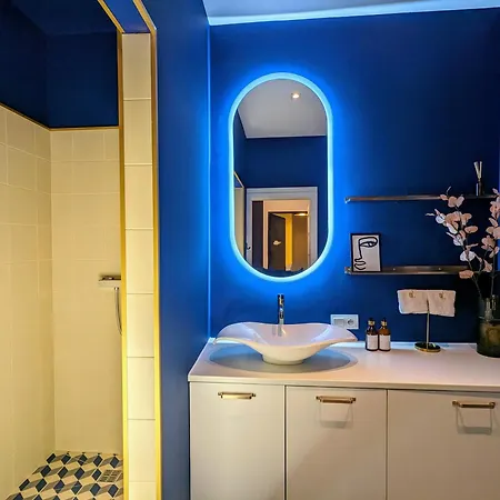 Bella Luna Luxury - Chic In Historic Square *